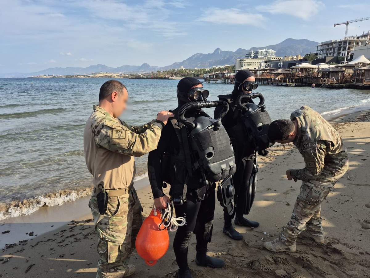 SAT komandoları, KKTC-Girne'de "Sualtından Örtülü Taarruz" eğitimi düzenledi.