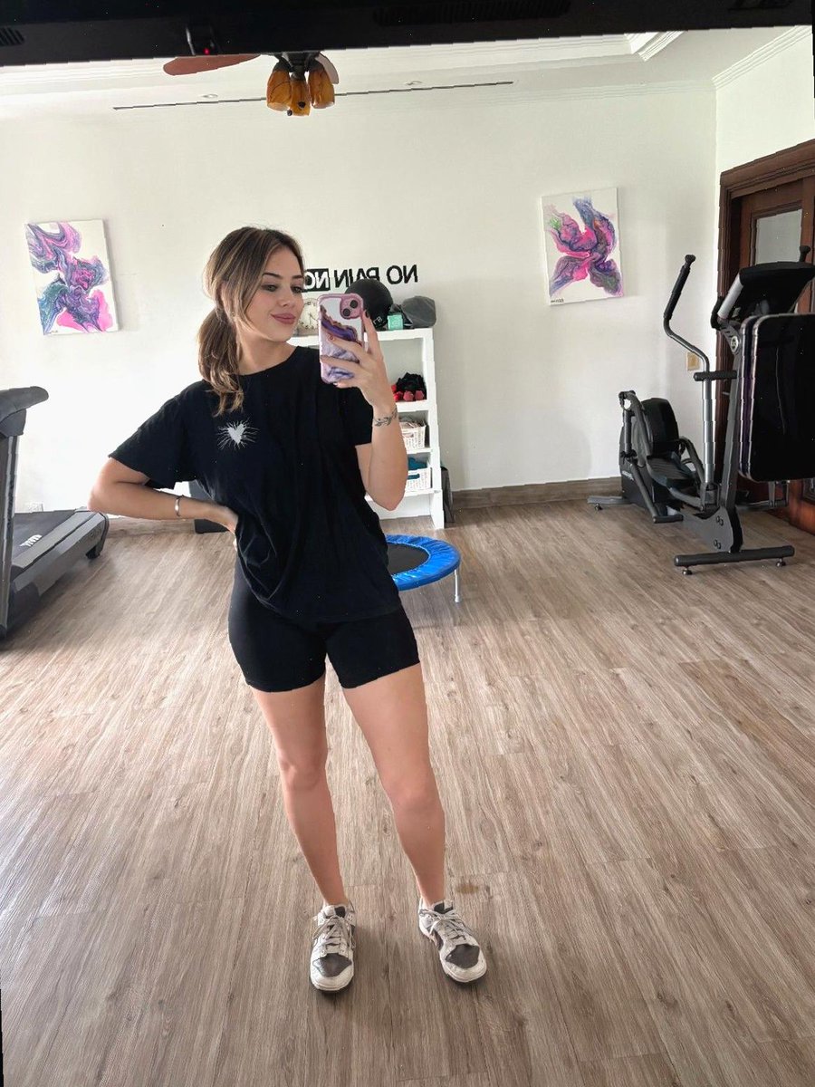 Hailey Jones 🌙 tweet media