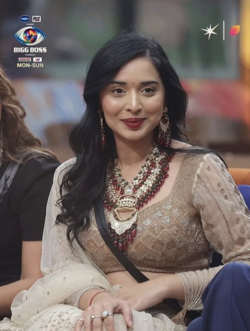 I am not following this season of BiggBoss 
But honestly speaking, my social media feed is flooded with Farhana and Tanya’s fan edits 
I can say that these two girls are owning the season because they are literally smashing the #BiggBoss19 show
#FarrhanaBhatt #TanyaMittal #BB19