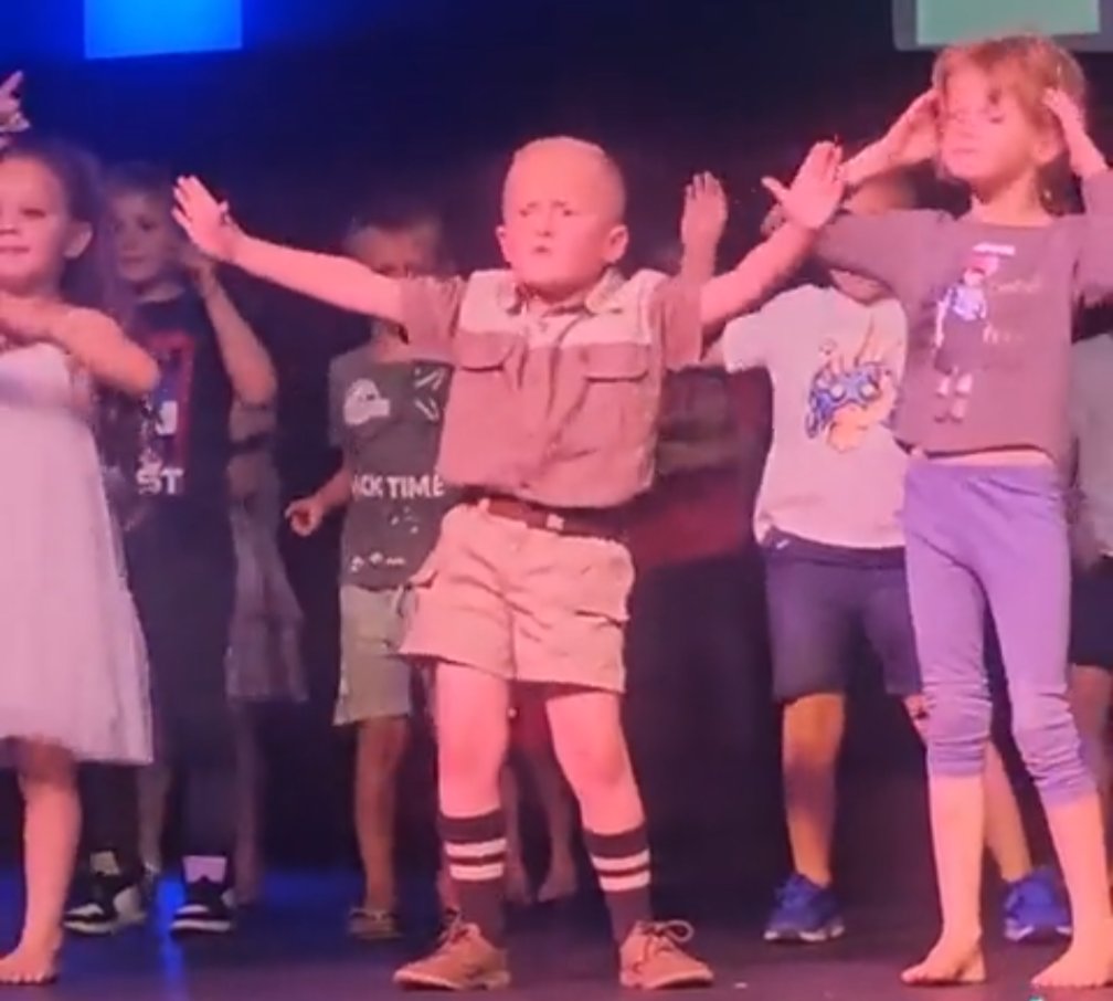 Bootstrap tweet media