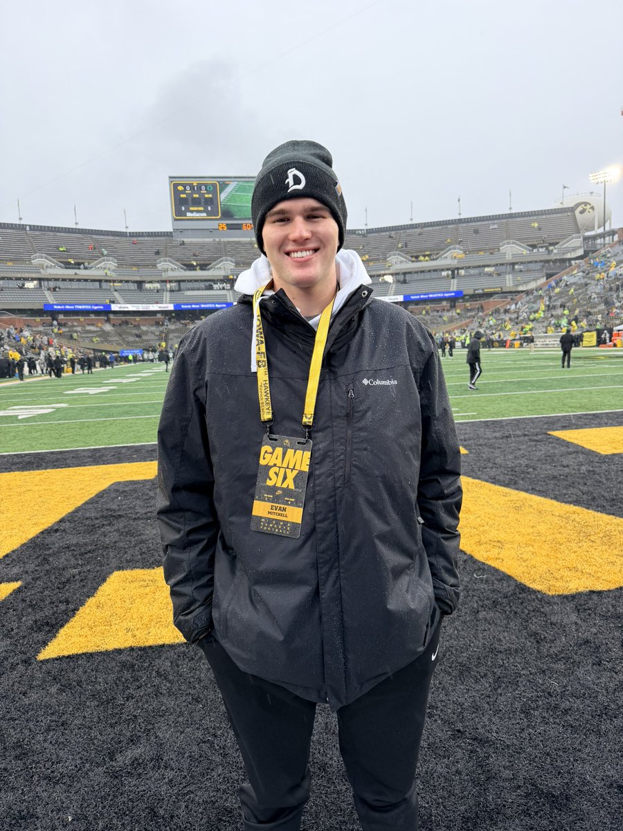 Thank you <a href="/HawkeyeFootball/">Hawkeye Football</a> for a great experience yesterday in Iowa City. <a href="/Coach_Niemann/">Jay Niemann</a> <a href="/CoachBarnett_OL/">George Barnett</a> <a href="/Spauldingiowa/">Matt Spaulding</a> <a href="/TylerBarnesIOWA/">Tyler Barnes</a> <a href="/dchsfootball/">Dowling Football</a> <a href="/CoachTWils/">Tom Wilson</a> <a href="/knightsnclones/">Andy Pollock</a> <a href="/AundraMeeks/">Aundra Meeks</a> <a href="/mikefontana65/">Mike Fontana</a>
