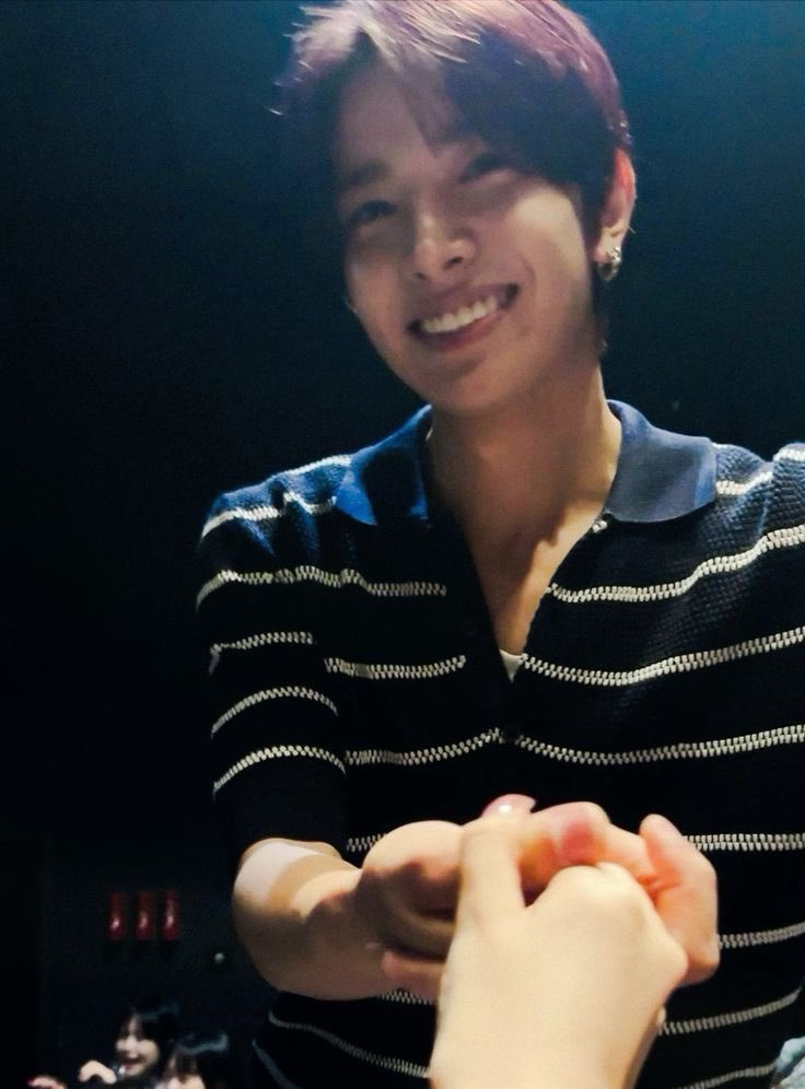 What if i told ya that i want yaa but i see your herat is pureeee what if told yaaaa imma monstaaa dont come closaaaa

#ENHYPEN #2025MAMAVOTE