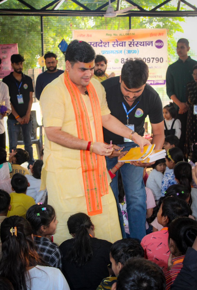 SSS_swadesh_NGO's tweet photo. पूज्य आचार्य शांतनु जी महाराज के पावन आगमन से पूरा वातावरण शांति, सकारात्मकता और आध्यात्मिक ऊर्जा से भर गया। ✨

हम उनके आशीर्वाद और स्नेहपूर्ण समय के लिए हृदय से आभारी हैं। 💫

#SwadeshSevaSansthan #AurobindoBranch #AcharyaShantanuJiMaharaj #Prayagraj #Prerna #SpiritualVibes https://t.co/HRthcQuAZS