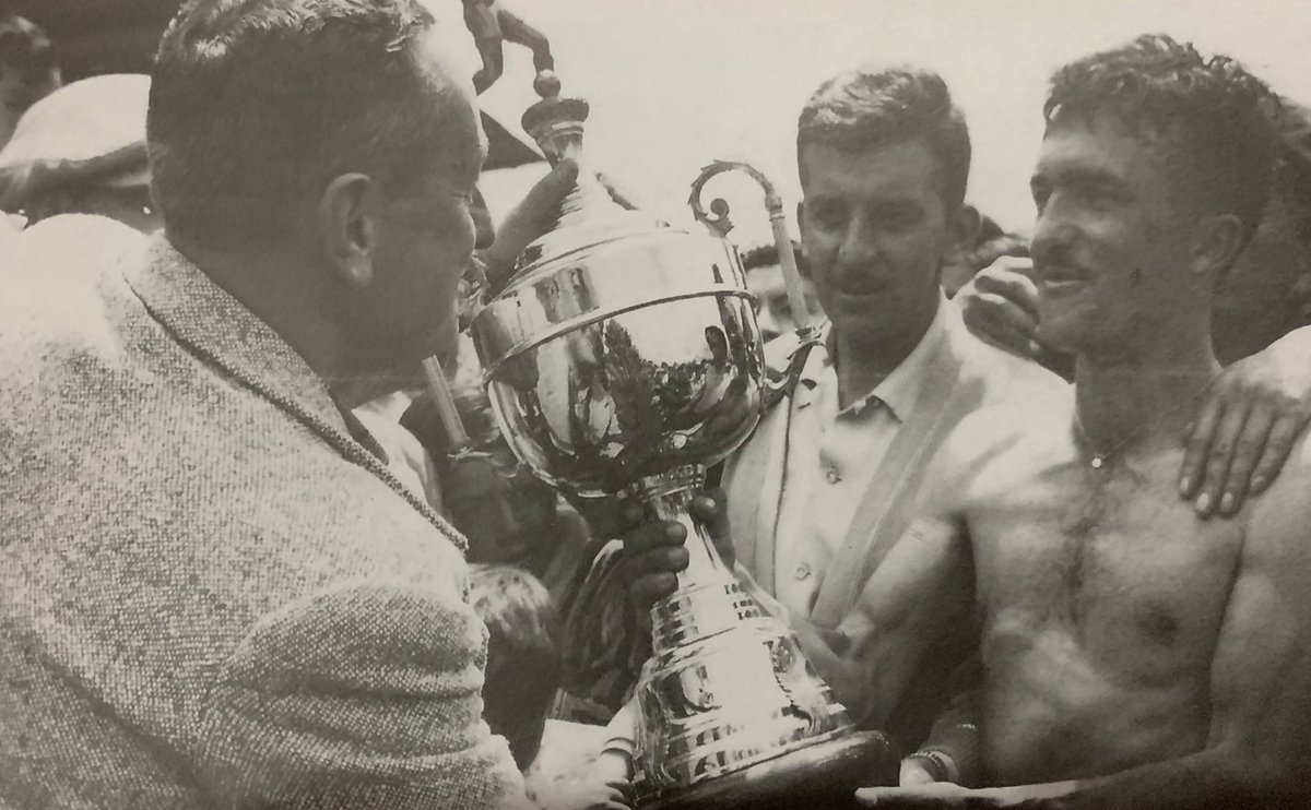 RetroAucas's tweet image. 8 de noviembre de 1959. Aucas campeón del fútbol profesional de Pichincha. Uno de los campeonatos más apoteósicamente festejados en el  futbol ecuatoriano. La prensa indicaba que fue tal la repercusión que fue celebrado en todos los rincones y barrios de Quito.