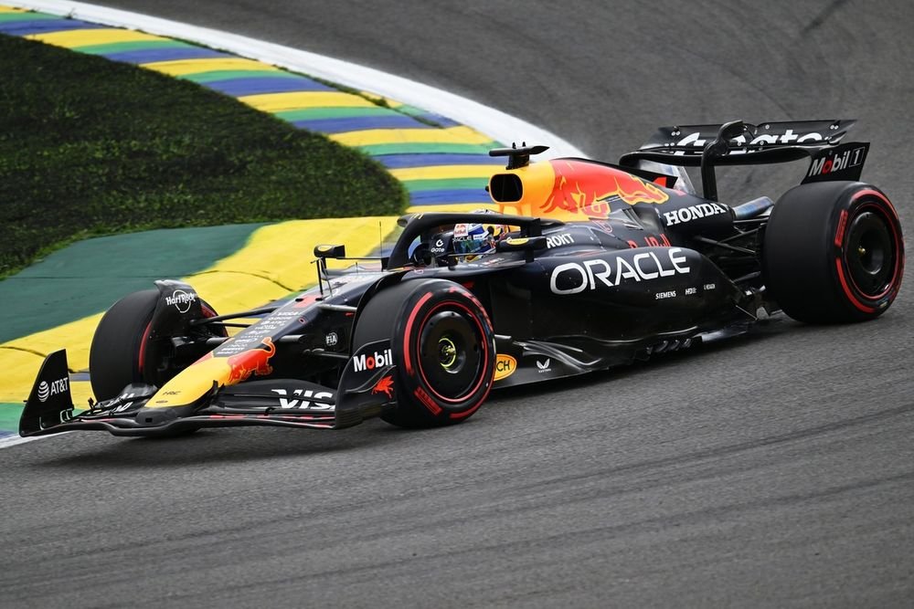 RB_RacingTR's tweet photo. Max Verstappen, Formula 1 tarihinde en farklı pozisyonlardan başlayarak, podyuma çıkan ilk sürücü oldu: P1, P2, P3, P4, P5, P6, P7, P8, P9, P10, P14, P15, P16, P17, P18, P20 ve Pit Yolu. https://t.co/JvTl1RUcTD