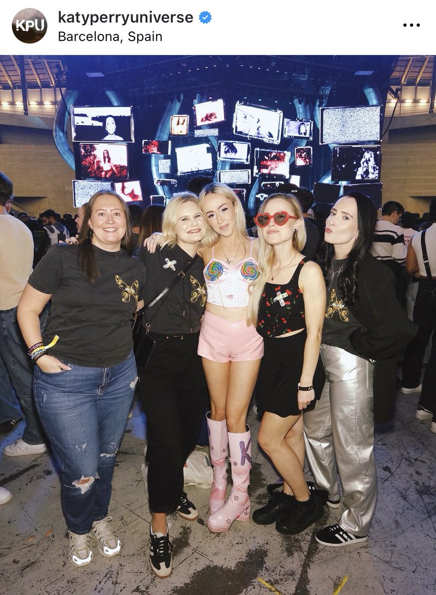 FireworkGurl's tweet image. Barcelona let’s go  💃🏼✨