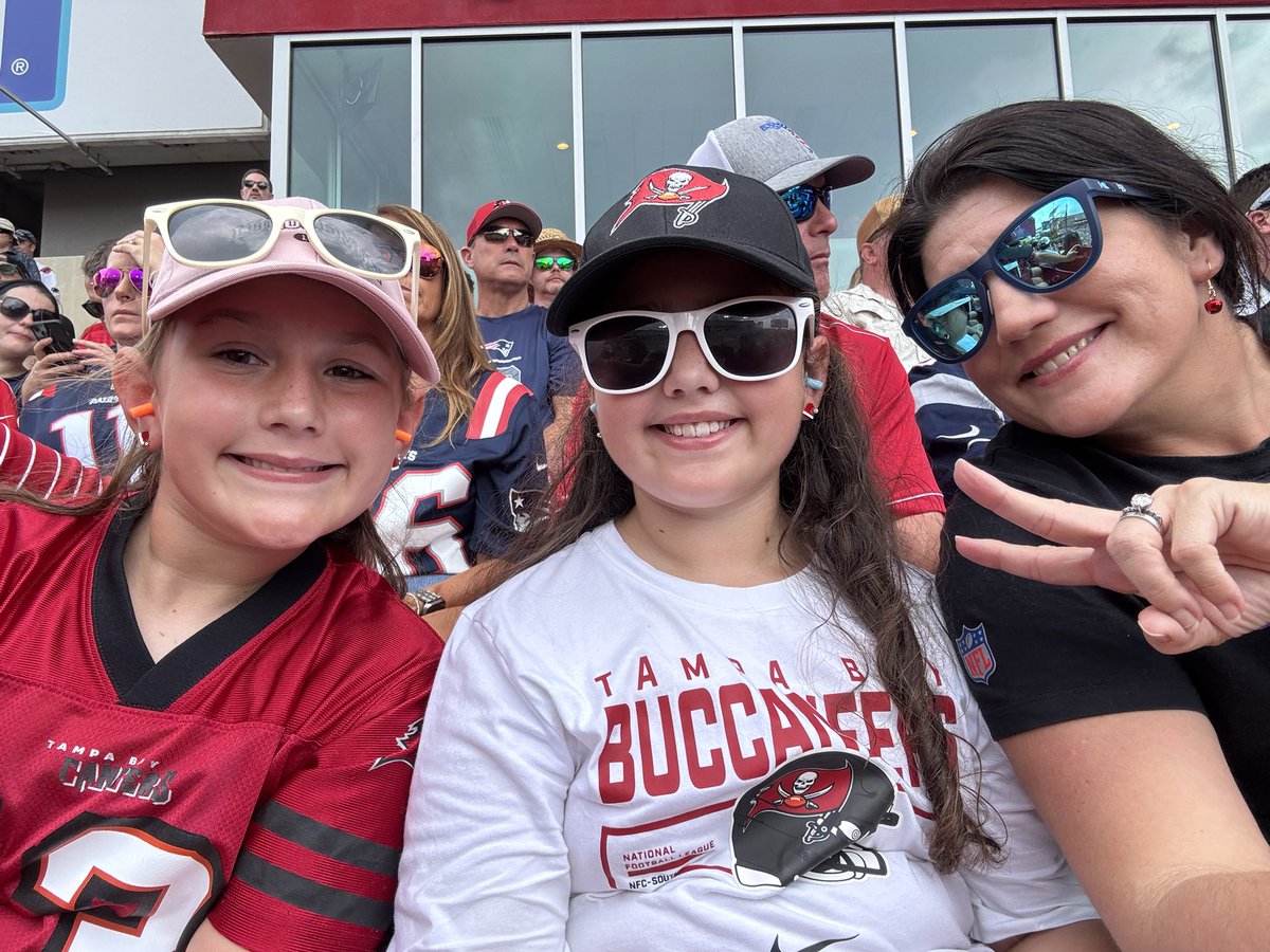 C&CLemonade tweet media