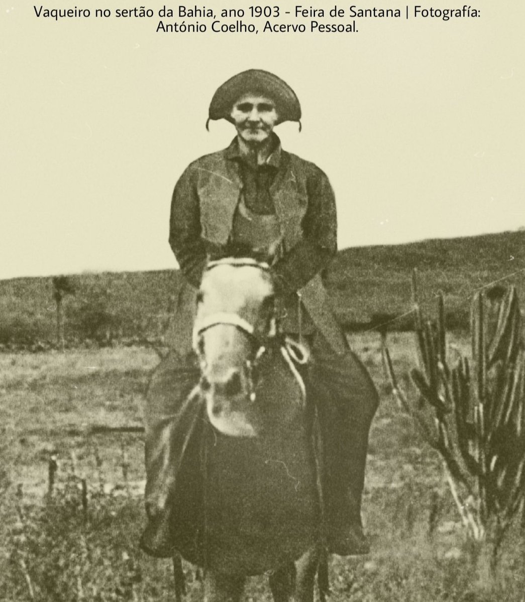 AkkielArt's tweet image. Esse cara NÃO é o LAMPIÃO ou algum cangaceiro👇

Essa silhueta remete a vestimentas típicas dos vaqueiros nordestinos (imagem ao lado).  Se gostarem de moda ou só forem curiosos, recomendo pesquisarem um pouco sobre as  vestes típicas daqui. É mt mt interessante.

#Hexatombe