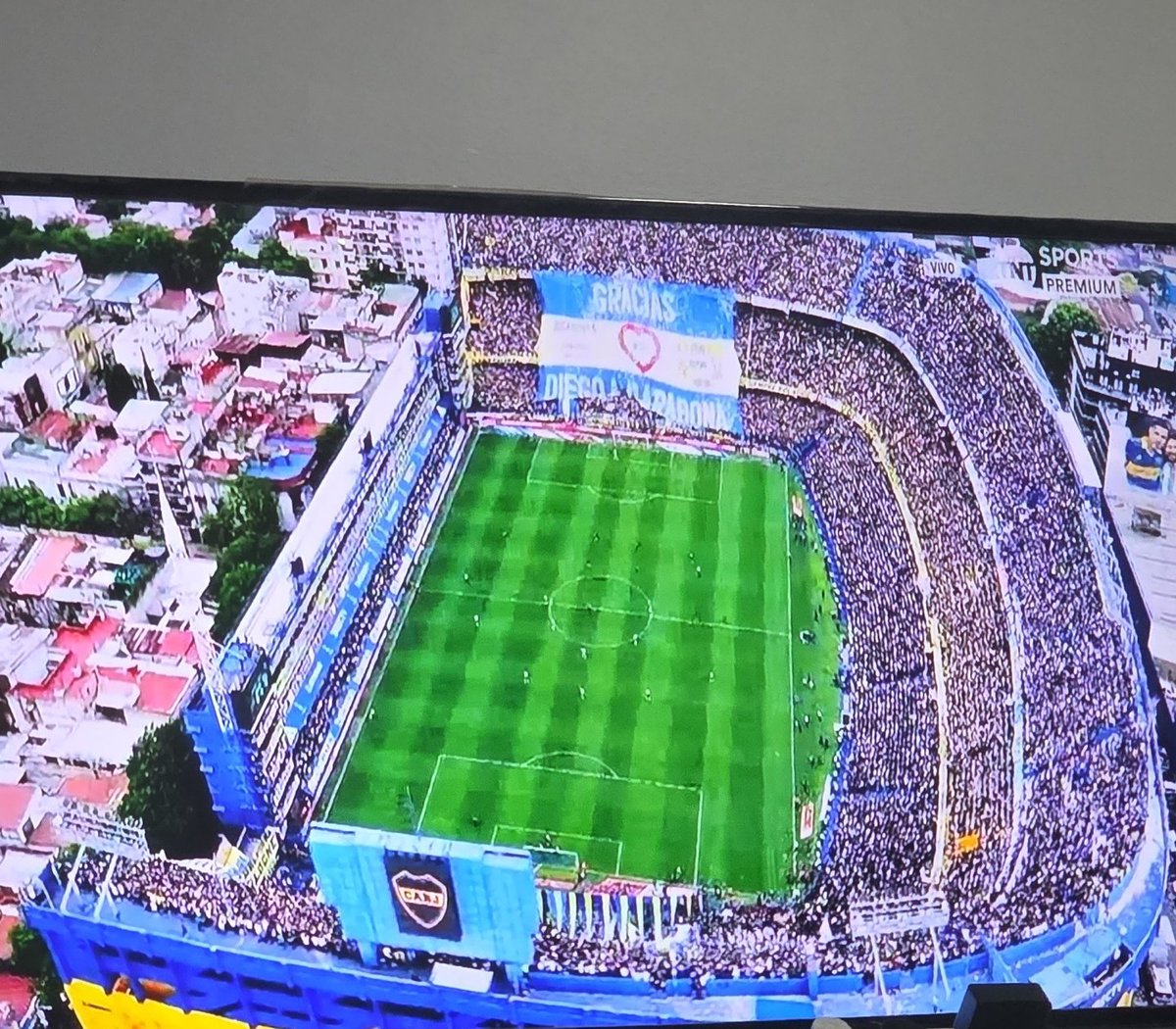 والله انها اجمل مباريات كل موسم
السوبر كلاسيكو ريفير بوكا