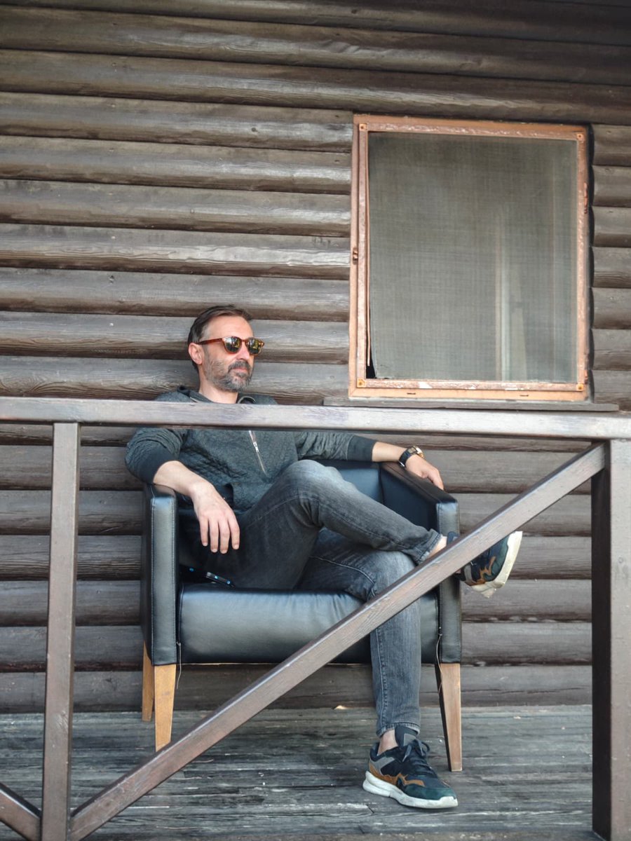 “Kendimi anlatma çabam yok. Zamanı gelince herkes neyin neden olduğunu anlar. Ben sadece sakin kalır, yoluma bakarım.”

𝓘𝓫𝓻𝓪𝓱𝓲𝓶 𝓜𝓮𝓬𝓮𝓴