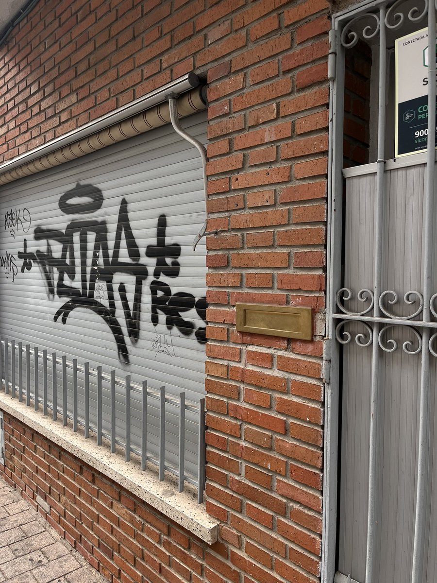 La gestión de la concejalía de #comercio de <a href="/Moralzarzal/">Ayuntamiento de Moralzarzal</a> es todo un “éxito”. Cuatro tiendas cerradas en apenas 100 metros. Cuánto menos comercio, peor para todos porque los consumidores se van a otros pueblos y aprovechan para hacer el resto de compras 🛒