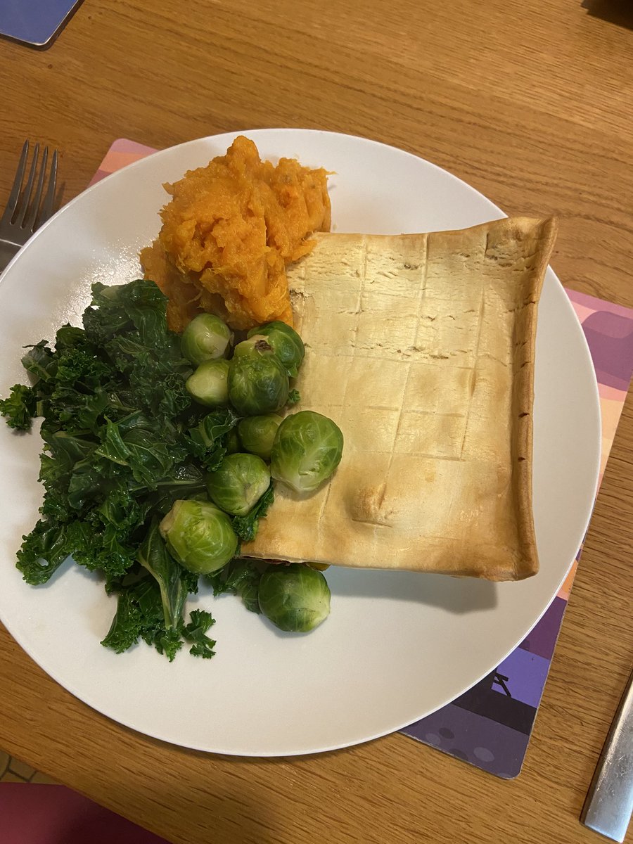 We made a pie 😋 chicken, leek and mushroom. Paul did most of the work.
