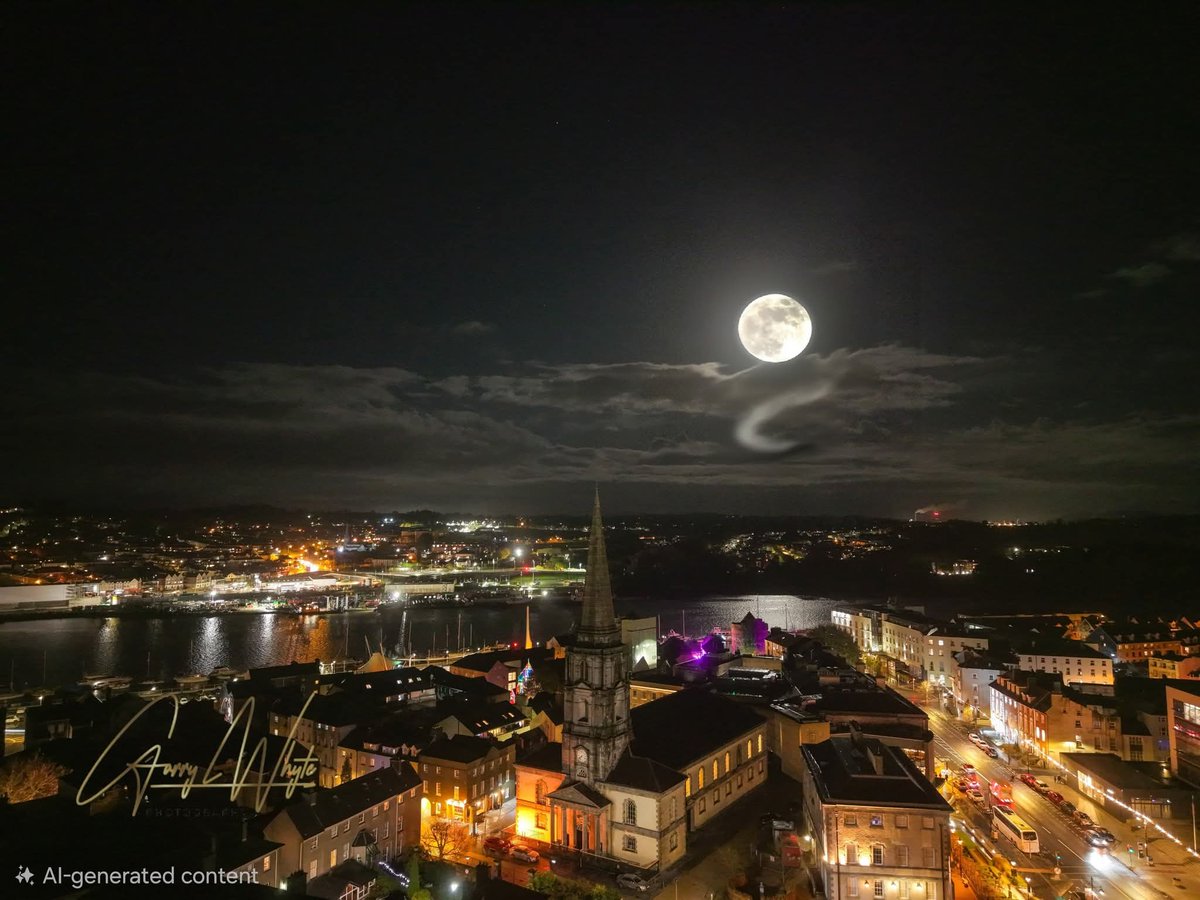 ThisIsIreland3's tweet image. 📍Drone shot of Viking Triangle Waterford City, with enhanced moon ✨ 🌕

📸 Garry White 

#Viking #Triangle #Waterford #City #Moonphase #Ireland