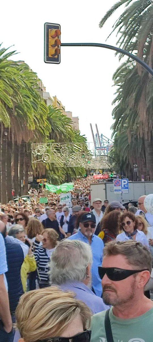 Mas de 20000 malagueños y Malagueñas se manifiestan en defensa de la Sanidad Pública y contra las politicas de privatización y de expolio de <a href="/JuanMa_Moreno/">Juanma Moreno</a> y de <a href="/AndaluciaJunta/">Junta de Andalucía</a>. ¡¡La Sanidad Pública no se vende se defiende!!