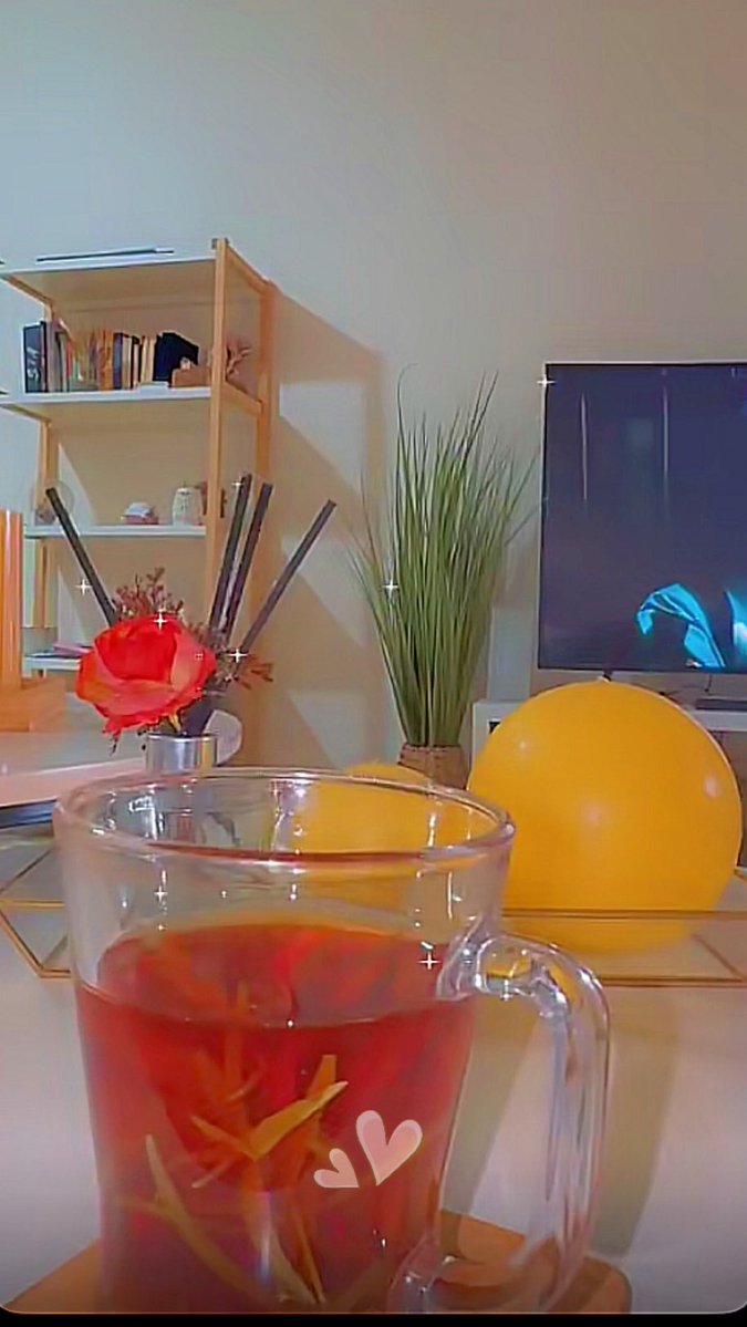 #رسالة_من_إمرأة💌 
عندما ننشـر بالنصـح والتذكير فهذا لايعني أننا في قمة التدين أو المثالية أو الكمال بل هي رسائل نوجهها لأنفسنا قبلكم لعلنا وإياكم نتقي الله ونجاهد أهواءنا فمهما بلغنا من العلم أو الدين أو الجهل أو المعاصي نبقى بحاجة إلى التواصي والتناصح فيما بيننا نسأل الله أن