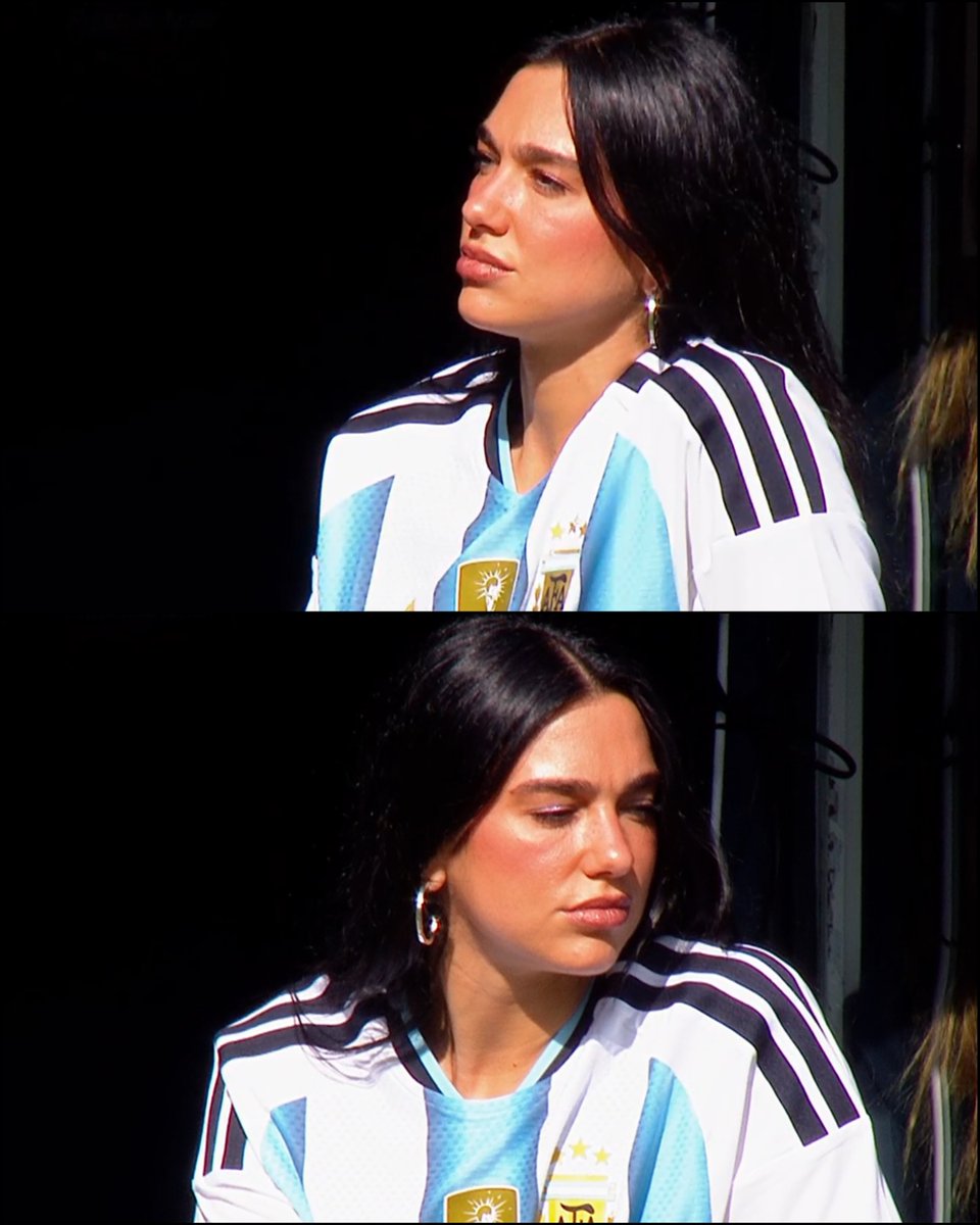 la más linda con la camiseta mas linda