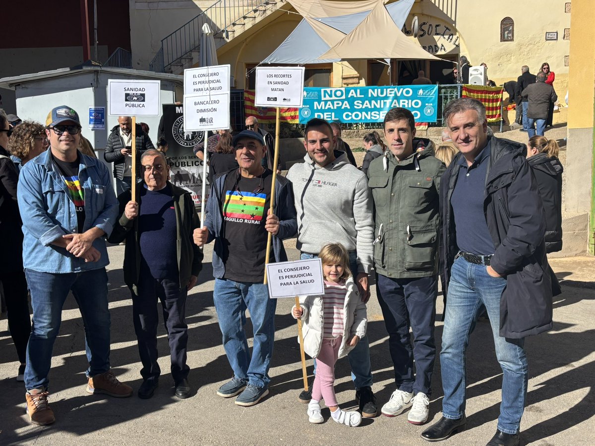 Hoy defendiendo la sanidad pública y diciendo bien claro que ser pocos no resta derechos 💪 Vivamos donde vivamos, queremos una sanidad pública de calidad, con más medios, más profesionales y más recursos para pueblos y hospitales. #SanidadPública