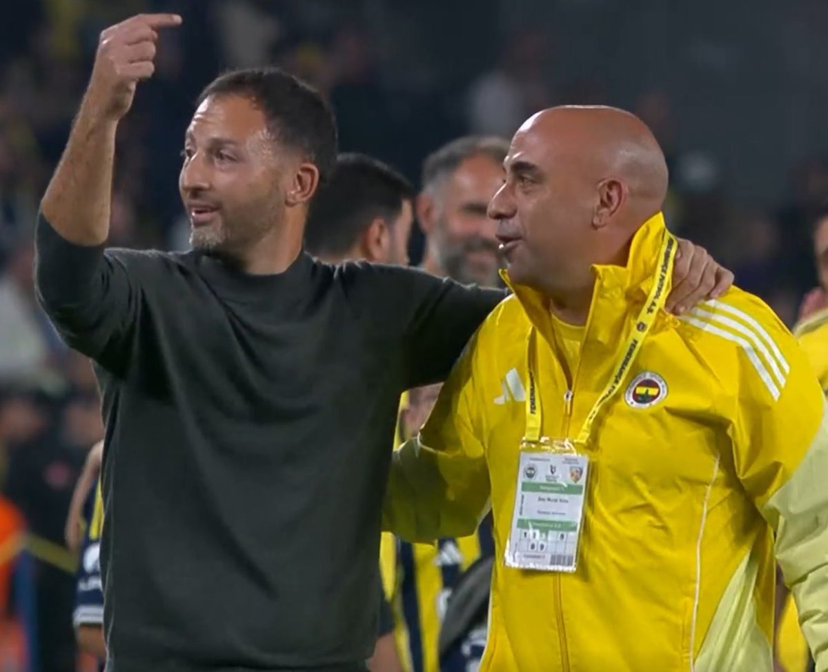 yıllardır camianın (haksızca, edepsizce) makarası olmuş bir kulüp emekçisinin kıymetini anlatmak, daha iki aylık olan sana mı kalacaktı

seni bize tanrılar mı gönderdi, güzel adam