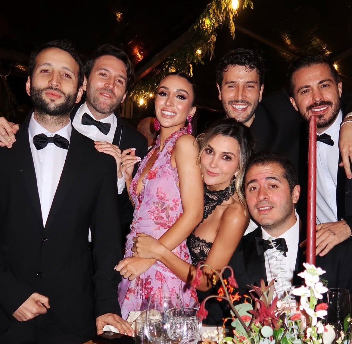Que foto! Con sus hermanos, primos y Llane😂