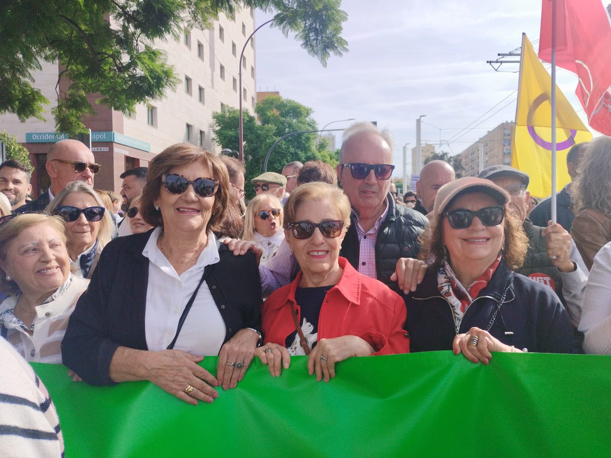 Porque la sanidad pública se cuida, se defiende y se lucha. Hoy, en la calle, junto a los compañeros y compañeras de <a href="/pinomontanopsoe/">PSOE Pino Montano</a> <a href="/psoedesevilla/">PSOE de Sevilla</a> 💚 #SanidadPública