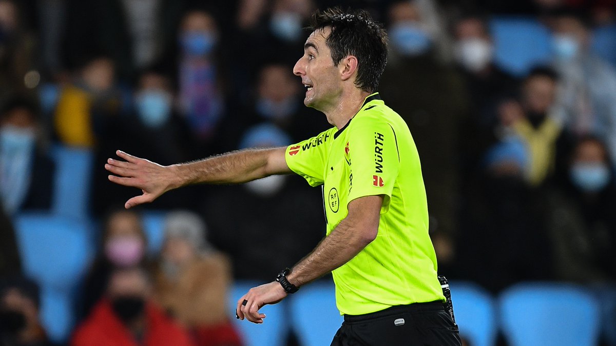 ArchivoVAR's tweet image. 🔴 Un error condenó a De Burgos Bengoetxea al suspenso en el Real Mallorca - Getafe.

✍️🏻 𝟰,𝟱

▪️ Si bien no cometió numerosos errores, falló en la acción más importante del encuentro.

💥 Dejó de ver un penalti por mano de Mojica en la segunda mitad.