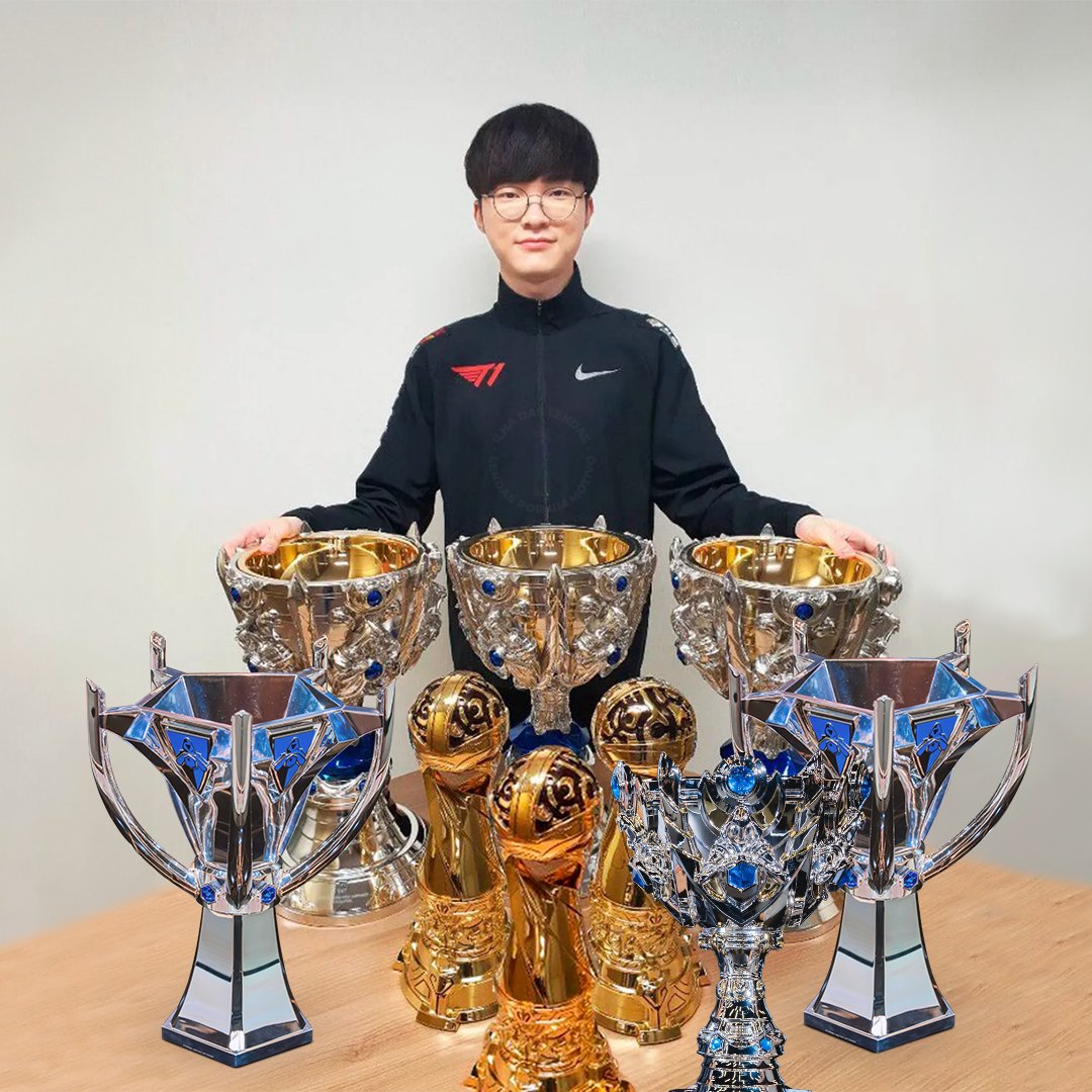 Problemathco_'s tweet image. Acho que não existirá nenhum outro jogador MELHOR e MAIOR que o Faker em toda a historia do League Of Legends. Copar 6 mundiais (até agora) com varias line ups diferentes, enfrentando varias gerações diferentes, é algo extremamente difícil de ser feito em qualquer esporte.
