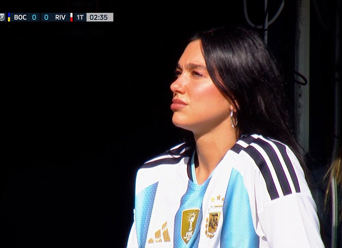 Volve10Riquelme's tweet image. Dua Lipa usa el monumental para hacer musica, y la Bombonera para ver fútbol