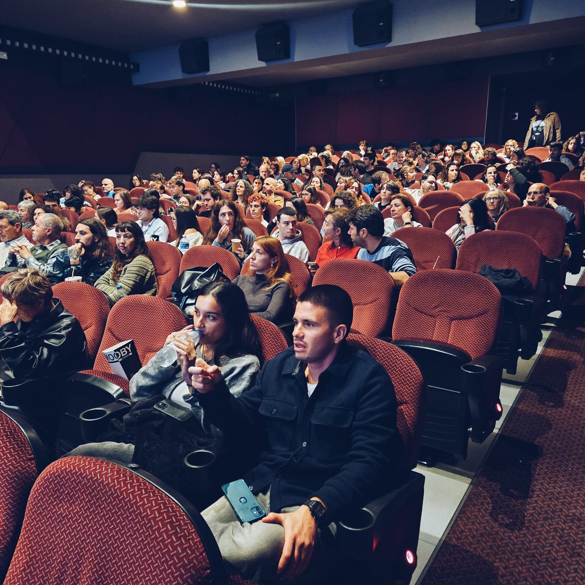 Sala plena als Cines Aribau per veure I LOVE LA (HBO Max) de Rachel Sennott😍