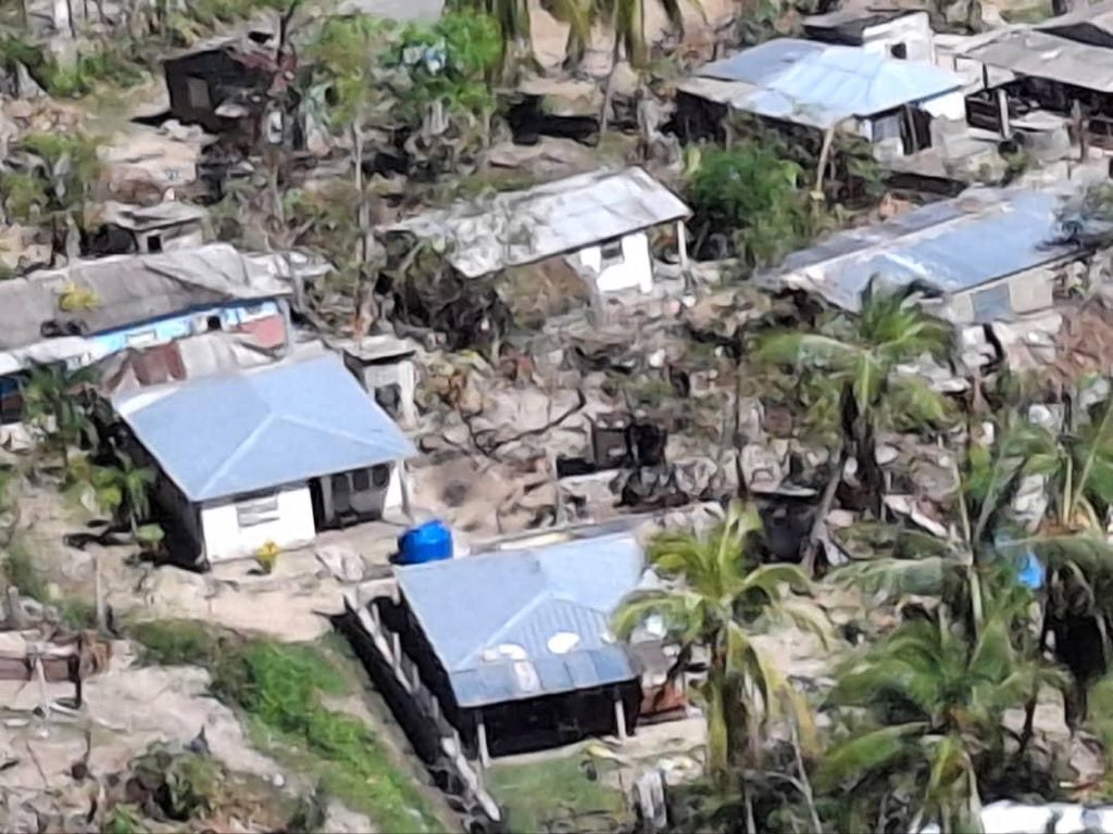 FJ_Pichon's tweet photo. Visitar las zonas afectadas por #HuracánMelissa en 🇨🇺 te marca. Más allá de las cifras, está la tragedia humana en el rostro de las personas: familias que lo perdieron todo, comunidades aisladas por las aguas, una incertidumbre palpable. Es abrumador. https://t.co/P4USoCydpZ