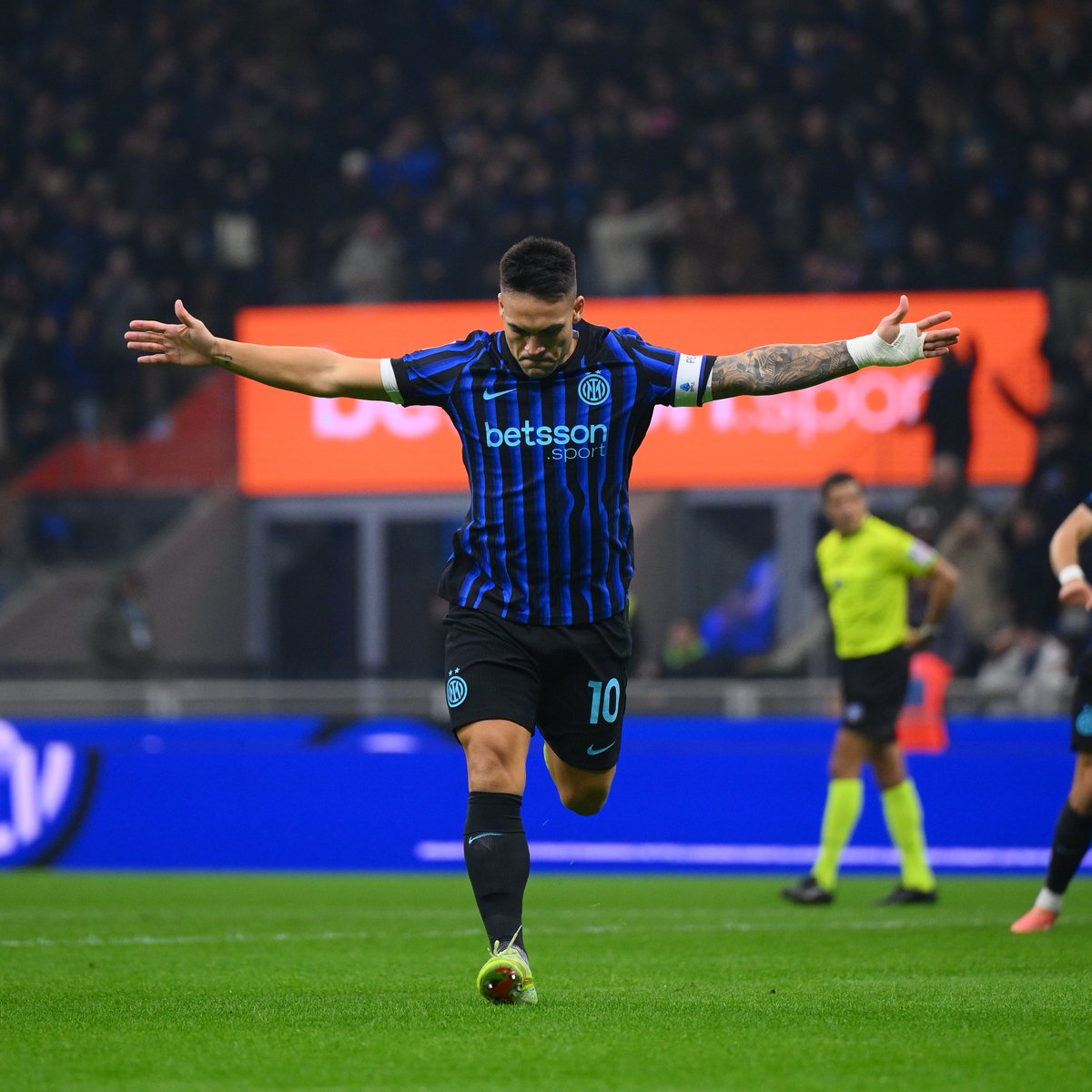 Inter's tweet image. Ladies And Gentlemen 🖤💙