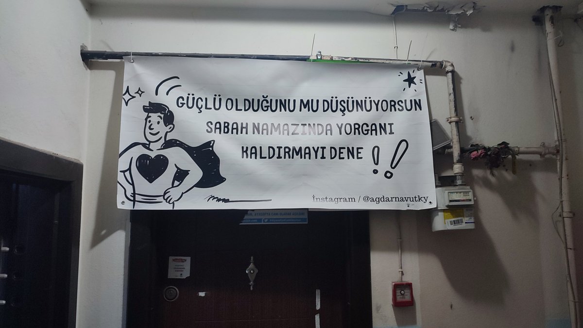 Derneğimizin üst katında bir spor salonu bulunuyor. Oranın müdavimi gençler için tatlı bir not. 

#fitness