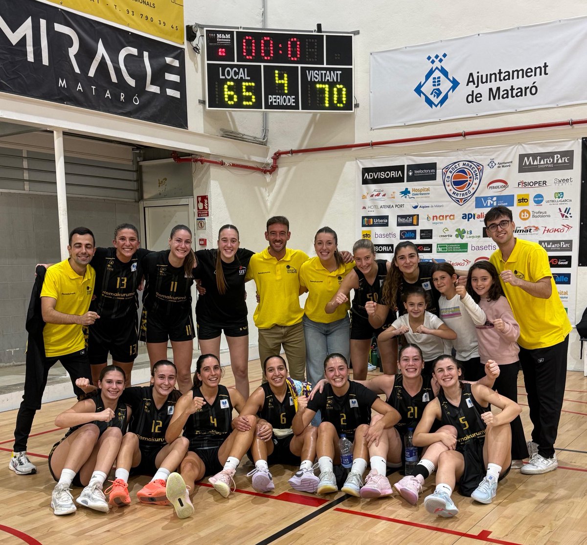 uemataro's tweet photo. 🟡 𝗘𝗟 𝗗𝗘𝗥𝗕𝗜 𝗧𝗢𝗥𝗡𝗔 𝗔 𝗦𝗘𝗥 𝗡𝗢𝗦𝗧𝗥𝗘!
🏀 CB Boet 65 – 70 Mataró Romakuruma

🤪 Si ahir arribava la 5a… avui ha caigut la 6a!
💪🏻 Amb dues jornades seguides i l’acumulació de minuts, l’equip torna a fer un partit molt seriós a l’Eusebi Millán i… seguim LÍDERS de la LF2!

🍿 Sí! Sí! Sí! Com ens feu gaudir, 𝗘𝗤𝗨𝗜𝗣!
#somgrocs💛💜
