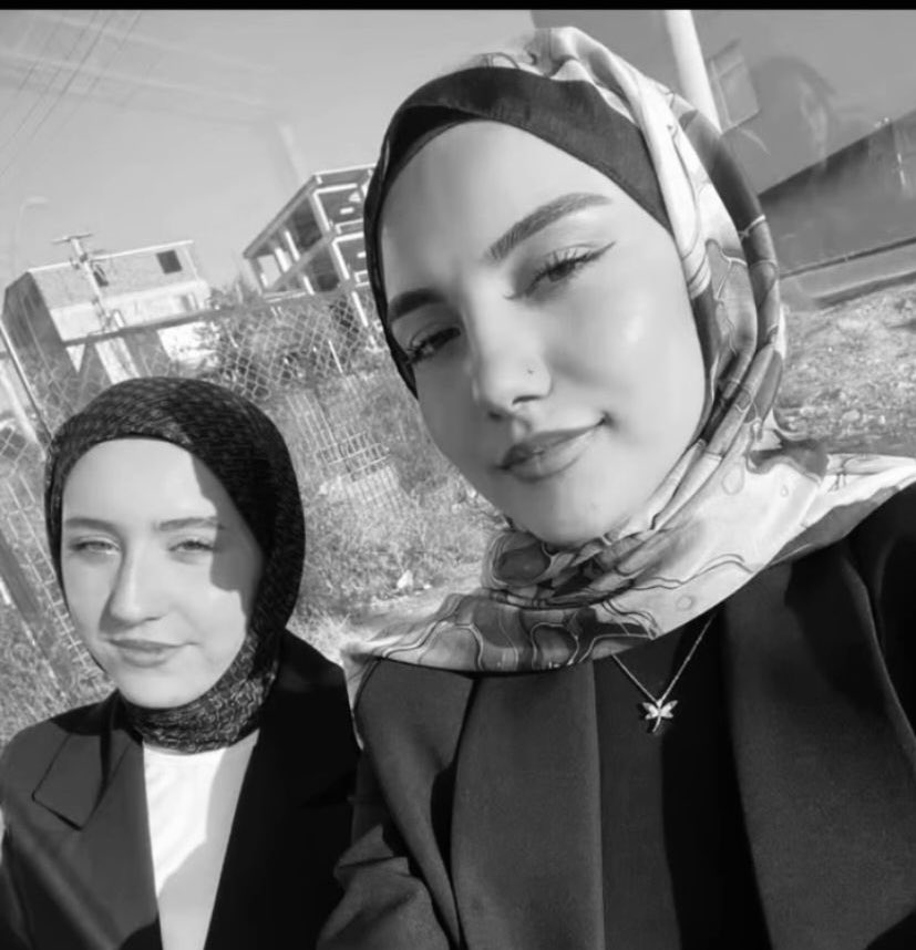 Çok üzülüyorum, kahroluyorum. Bu iki kardeşin kâr hırsından, denetimsizlikten, adilikten, yoksulluktan dolayı boktan bir parfüm atölyesinde yanarak öldüğüne inanamıyorum. Sabaha kadar birilerini açığa alın, bu iki kardeş geri gelmeyecek. Böyle düzeni sikeyim ben.