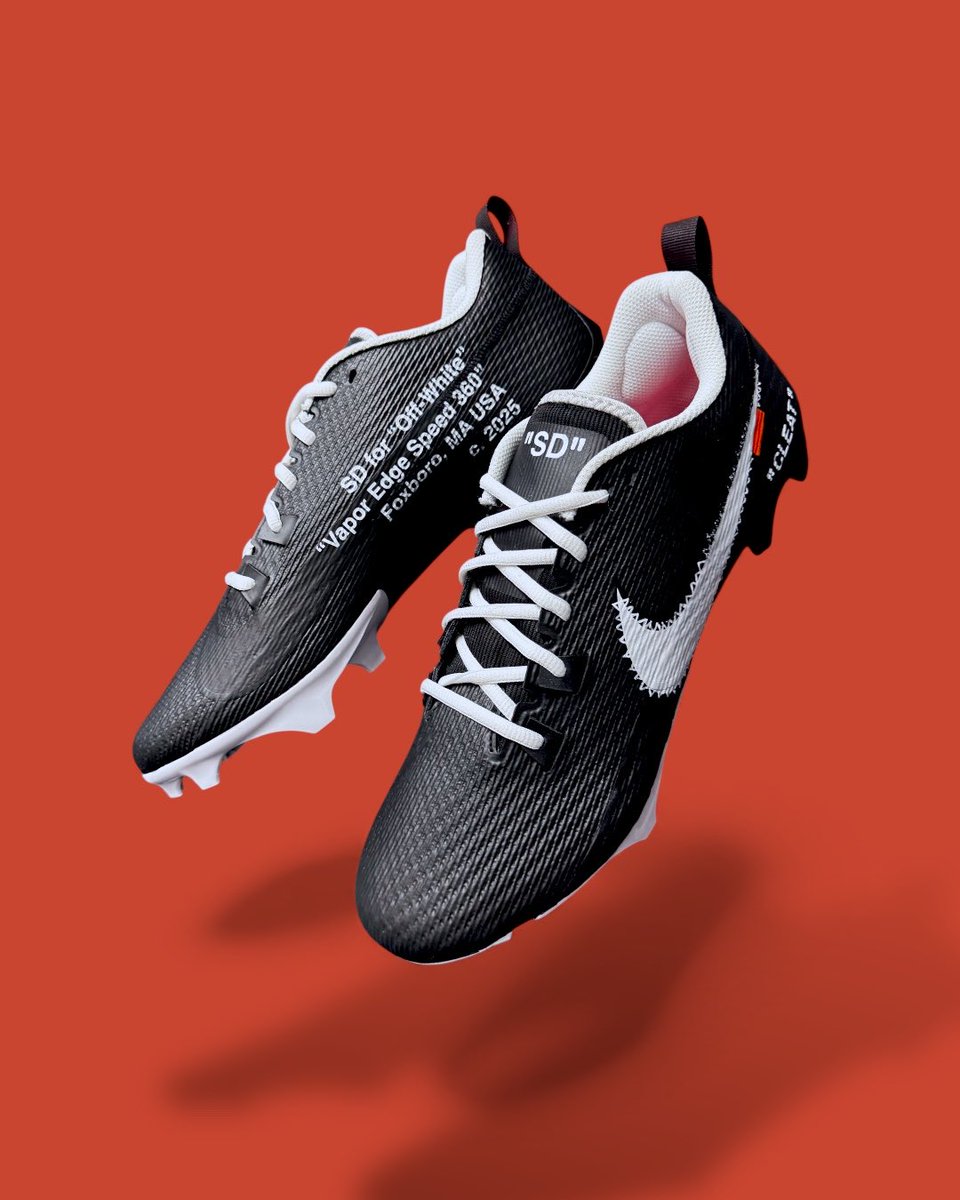 My guy Stefon Diggs kept in clean finding the end zone today in the custom #offwhite inspired vapors.