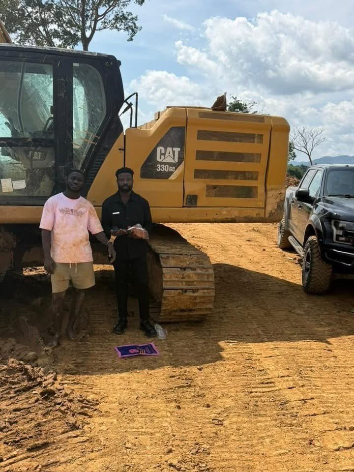 Galamsey update ‼️

*NAIMOS Raids Illegal Mining Site and Arrest Galamsey Kinpin who has blocked and Polluting the Ayensu River at Bisiasi in the Ayensuano District of Eastern Region.

The Kinpin/Thug appeared at the Site with a Pistol and attempted Bribing the NAIMOS TaskForce