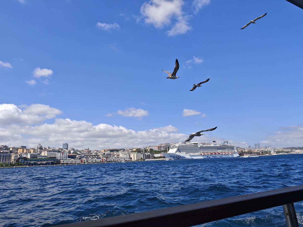 Yanındakiyle yaşar, aklındakiyle ölürsün....