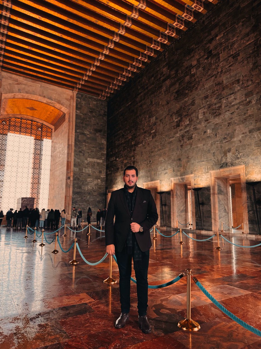 DrARTUN's tweet photo. Anıtkabir’de bugün bir kez daha gördüm: Atatürk sadece tarih değil, gelecektir. Işığınla yürüyoruz Atam. 🇹🇷 #10Kasım #Atatürk https://t.co/k5094vCXvt