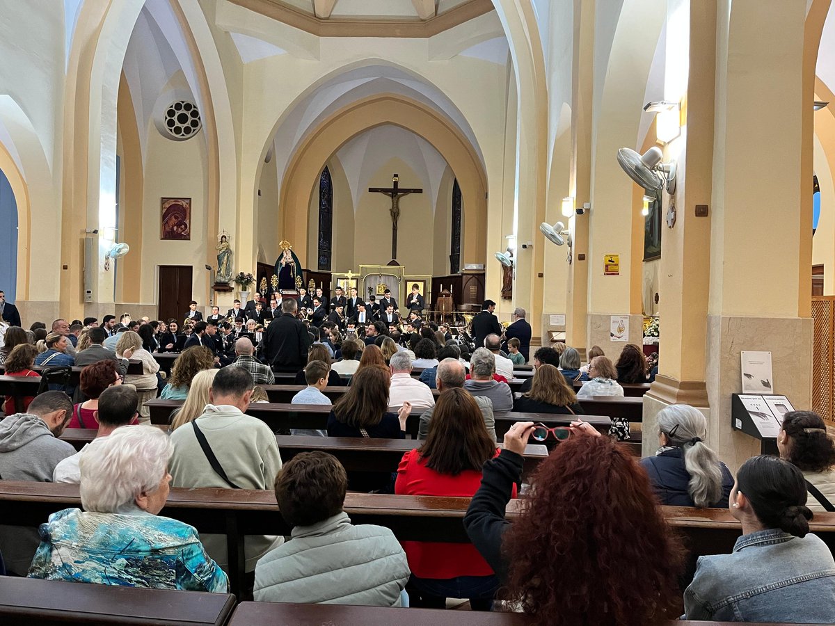Mediadora, Reina Asunta. Magistral concierto de la <a href="/BMcruzh/">BM Cruz del Humilladero</a> en San Patricio para conmemorar el 75 aniversario de la proclamación del dogma de la Asunción.

Para la ocasión la Stma. Virgen Mediadora ha presidido el altar mayor cobijando bajo su manto a todos los fieles.