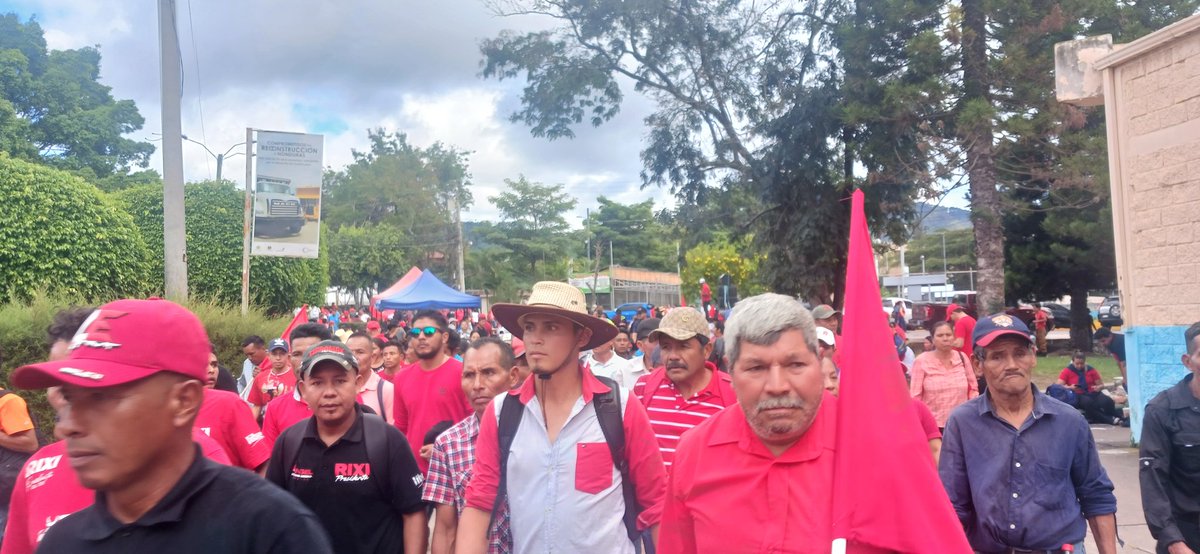 notiactivahn's tweet photo. #NotiactivaHN | Así se vive el ambiente de la militancia del @PartidoLibre que hoy se consagra en la capital de #Tegucigalpa en el marco de la movilización en defensa de la democracia. https://t.co/PclEwEOv6S