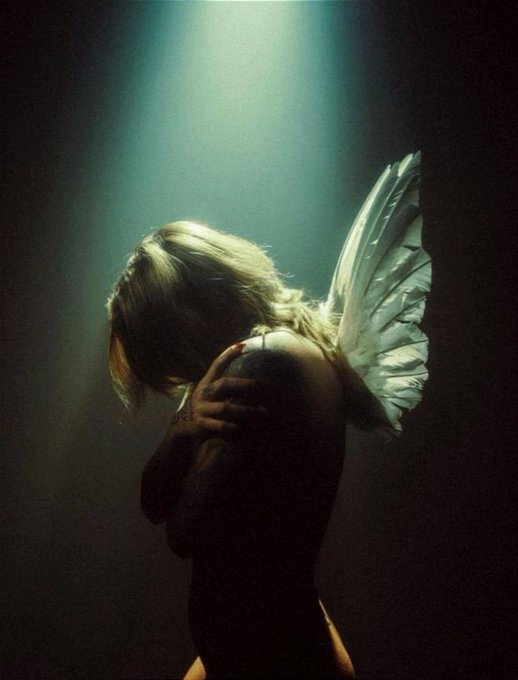 “Háblame en tu silencio cuando el amor que tienes es demasiado grande para describirlo con simples palabras.