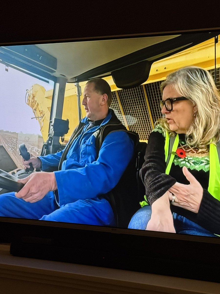 dgwhoyles's tweet image. Fantastic coverage of South Lincolnshire veg businesses on Countryfile…..well done to Ronnie, Daryn &amp;amp; Simon at AHW and Jules at JBF and all the others featured. 👍🏼💪🏼🤩