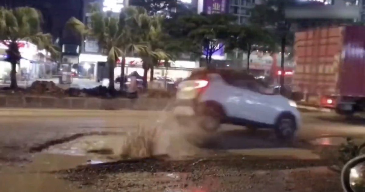 <a href="/EricHovagim/">Eric Hovagim</a> Literally an electric car lol… and no, this video is about 3 years old. However scenes like this are very common in 2025 China, would you like me to make a video about it?