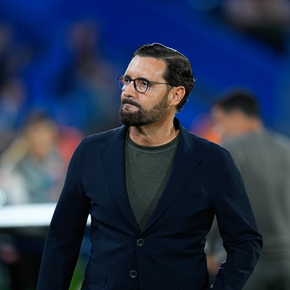 🎙️🔵 Las palabras de Bordalás:

"Cuando vamos ganando se descuenta de 8 para arriba. Ha habido cambios, interrupciones, consulta al VAR… y cuatro minutos. Algunos piden respeto y se ponen a lloriquear que tienen familia. Yo también tengo familia y nos estamos jugando mucho".