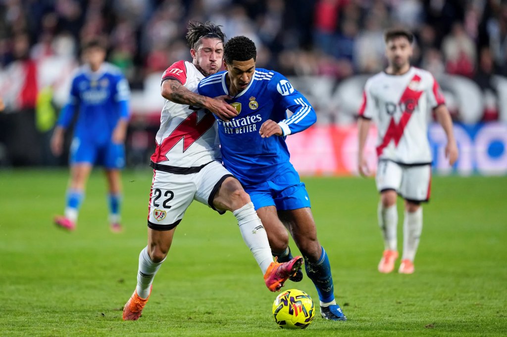 Semana dura para el Madrid: derrota en Anfield, empate en Vallecas y titulares amarillistas. Pero el proyecto de Xabi Alonso sigue firme: líder, con identidad y con margen para crecer. ⚪🔥
👉 pizarrablanca9.wordpress.com/2025/11/09/sem…

#RealMadrid #XabiAlonso #LaLiga