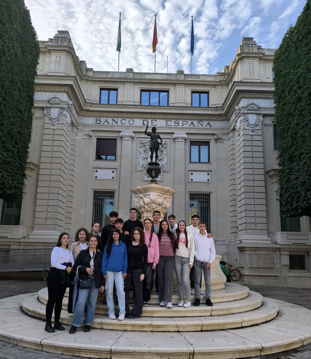 2º Bachillerato B realiza un taller financiero organizado por el Banco de España en la sucursal de Sevilla.
@educaand