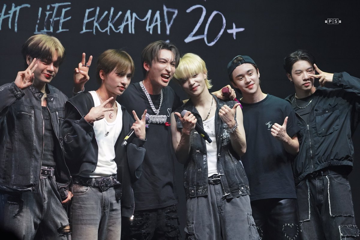 Spicy_PS's tweet image. S2 x HOWLS  🌅🐶

S2xNoeul NIGHT LIFE 20+
#S2NightLifeEkkamai #HOWLS_TH
#S2TheSunset #Horizone