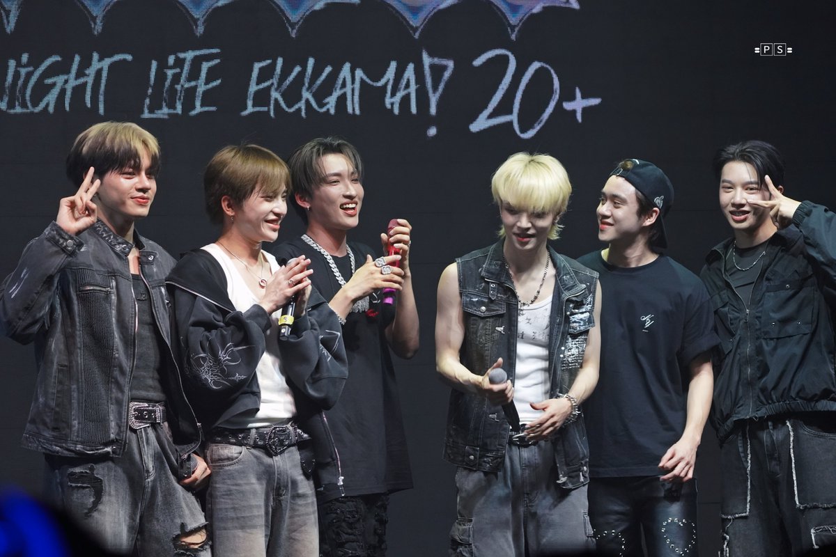 Spicy_PS's tweet image. S2 x HOWLS  🌅🐶

S2xNoeul NIGHT LIFE 20+
#S2NightLifeEkkamai #HOWLS_TH
#S2TheSunset #Horizone