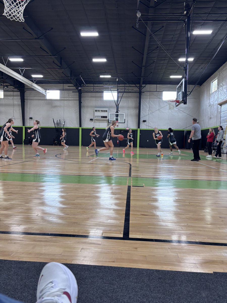 crazw3's tweet image. Scrimmages are meant to find out what it takes to succeed. 1sr scrimmage against Fairland Lady Dragons plus some food at @FatPattys on campus at Marshall’s University @AddisonEdgin00