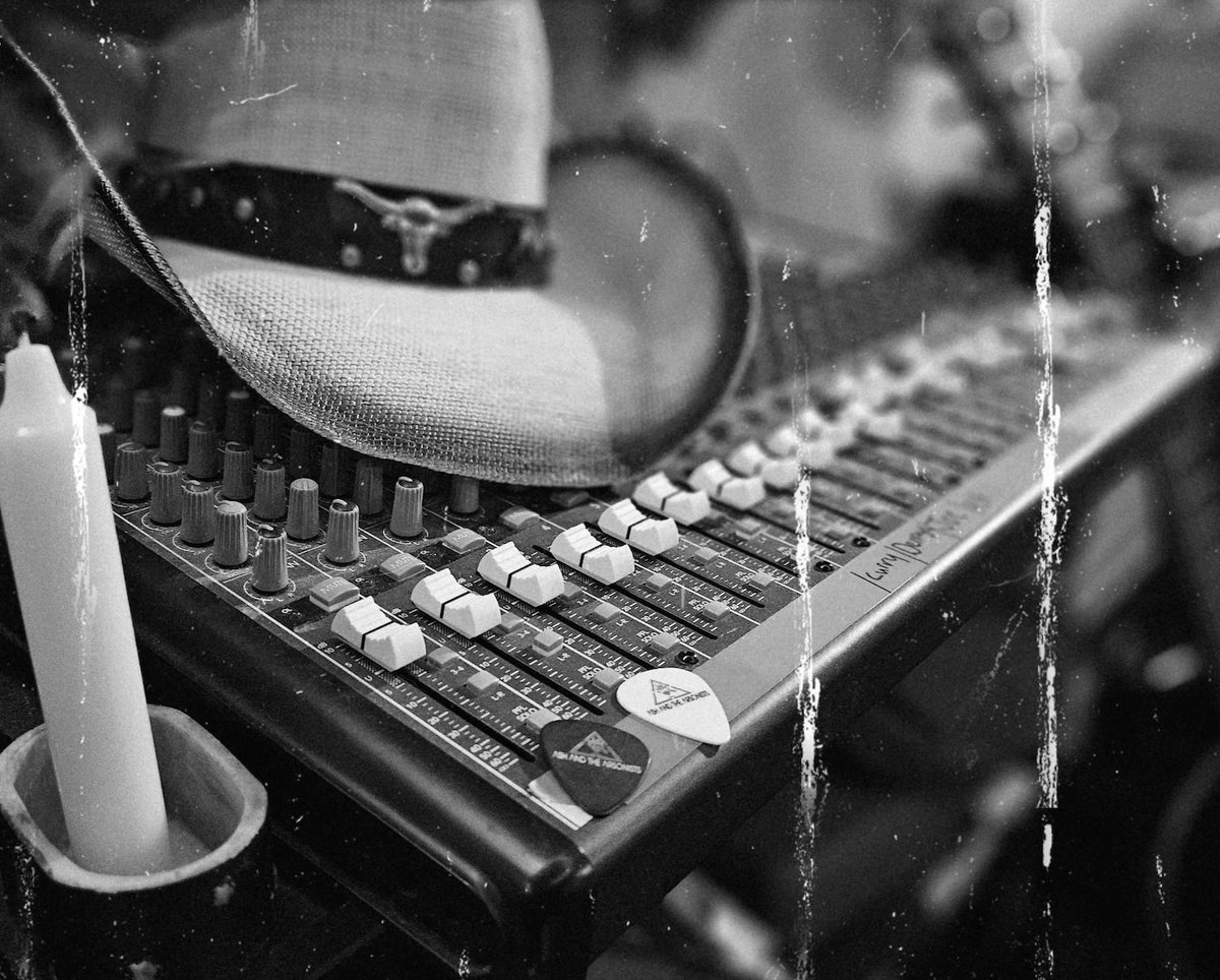 DerraughMatt's tweet image. Lost in a dream, losing control… 

#PullThePlug