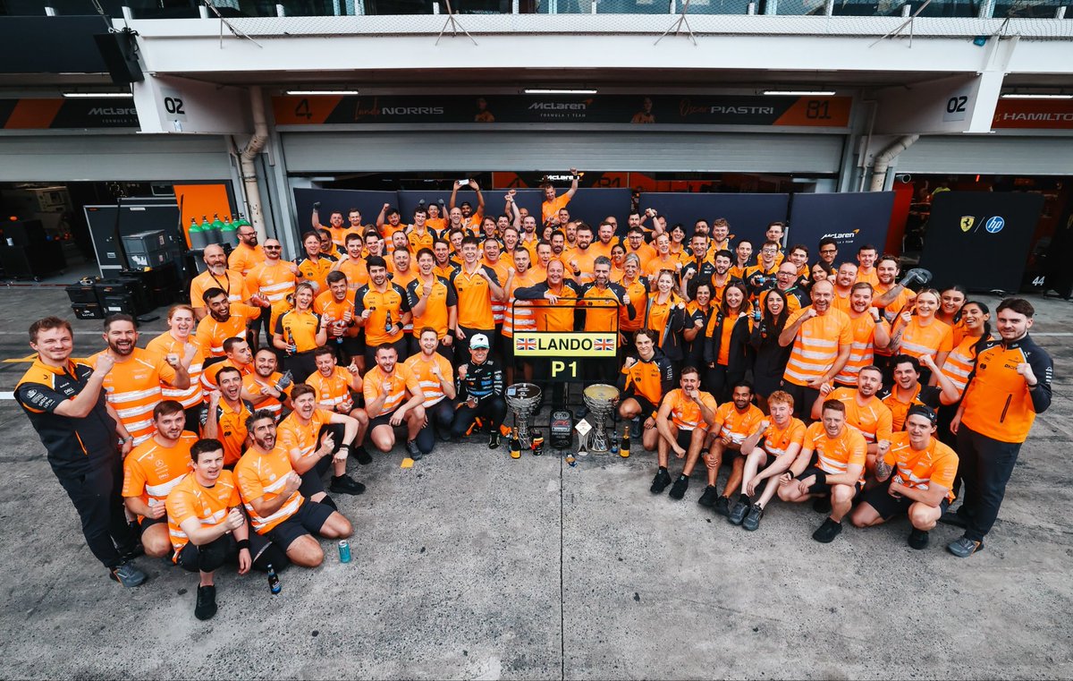 McLarenF1's tweet image. In it together 🧡

#McLaren | #BrazilGP 🇧🇷